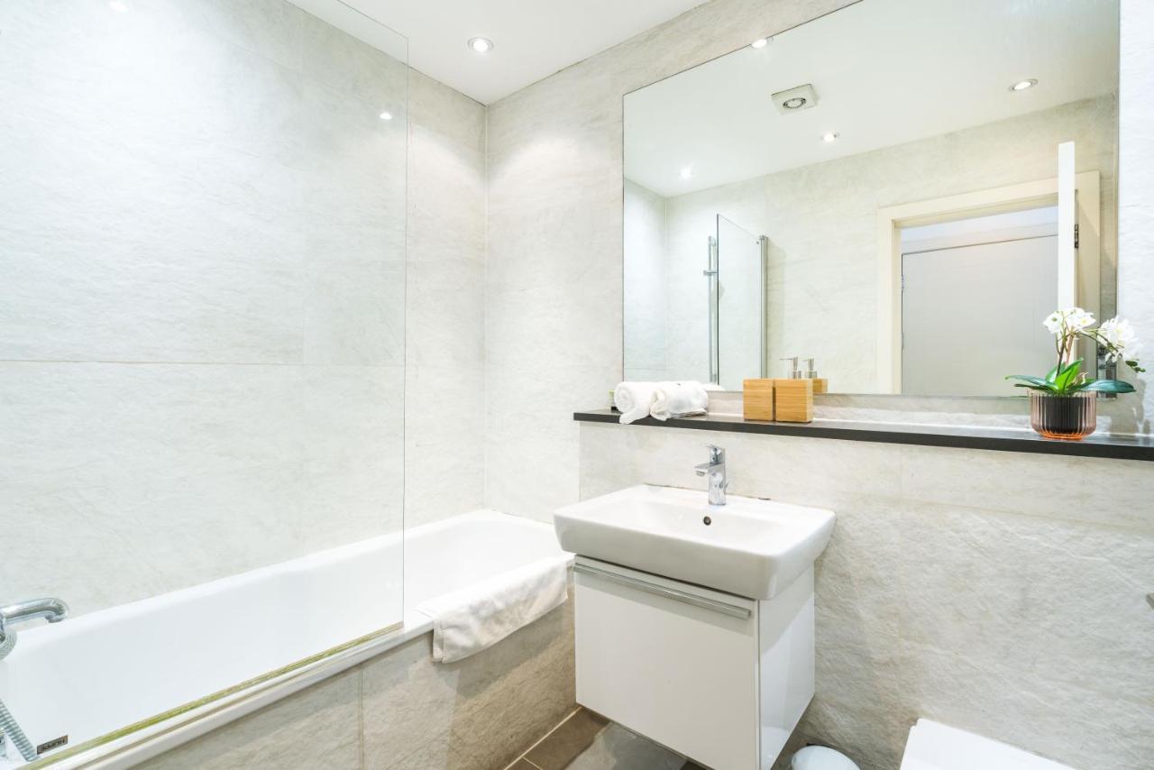 Spacious 2 Bedroom / Earls Court / Kensington 런던 외부 사진